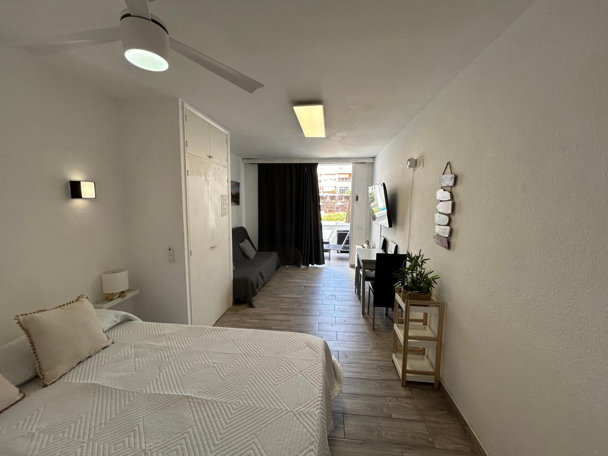 Sunny Apt With Terrace Coastal Area South Arona อาโรนา ภายนอก รูปภาพ