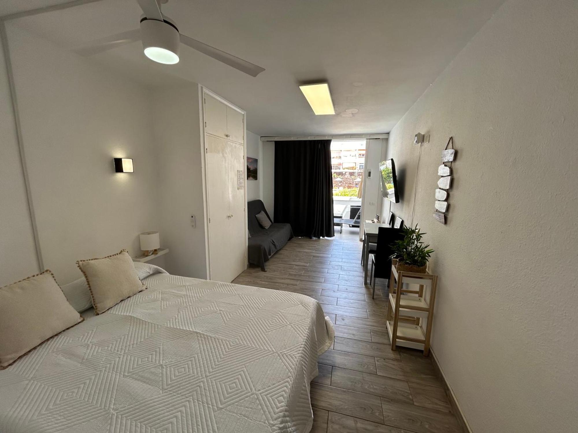 Sunny Apt With Terrace Coastal Area South Arona อาโรนา ภายนอก รูปภาพ