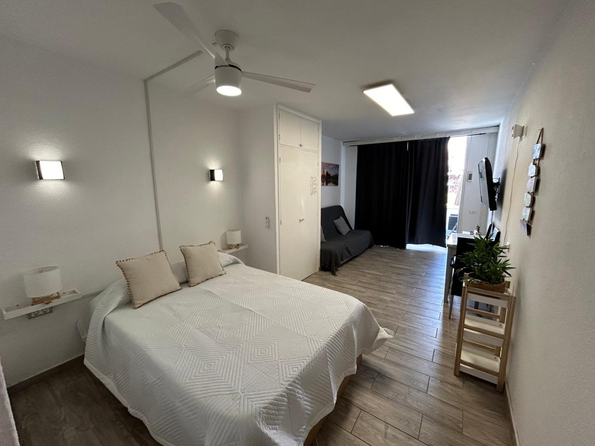 Sunny Apt With Terrace Coastal Area South Arona อาโรนา ภายนอก รูปภาพ